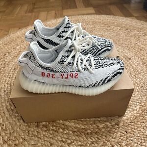 Yeezy Boost 350 White/black/Red
